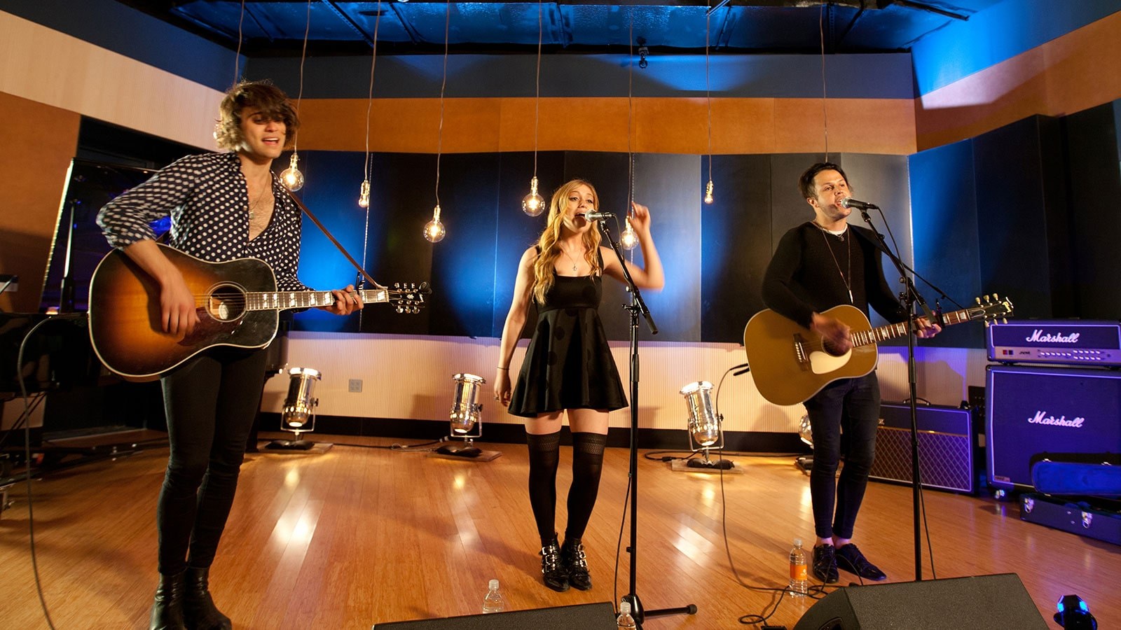 Oh Honey Performs Acoustic Set on Campus - Hero image